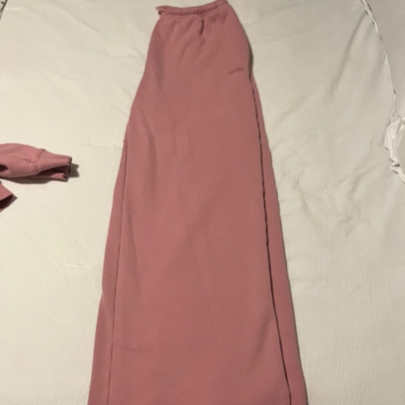 Aritzia Cozy Sweatfleece Mega Flutter Sweat Pants & Perfect Zip Hoodie - Picture 6 of 8